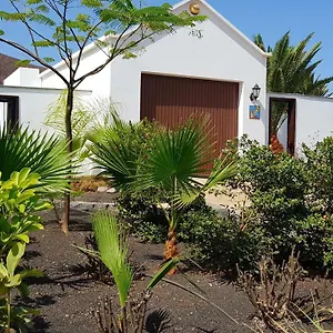 Villa Lovely Nico Playa Blanca, Hot Tub, Communal Pool, Playa Blanca (Lanzarote)